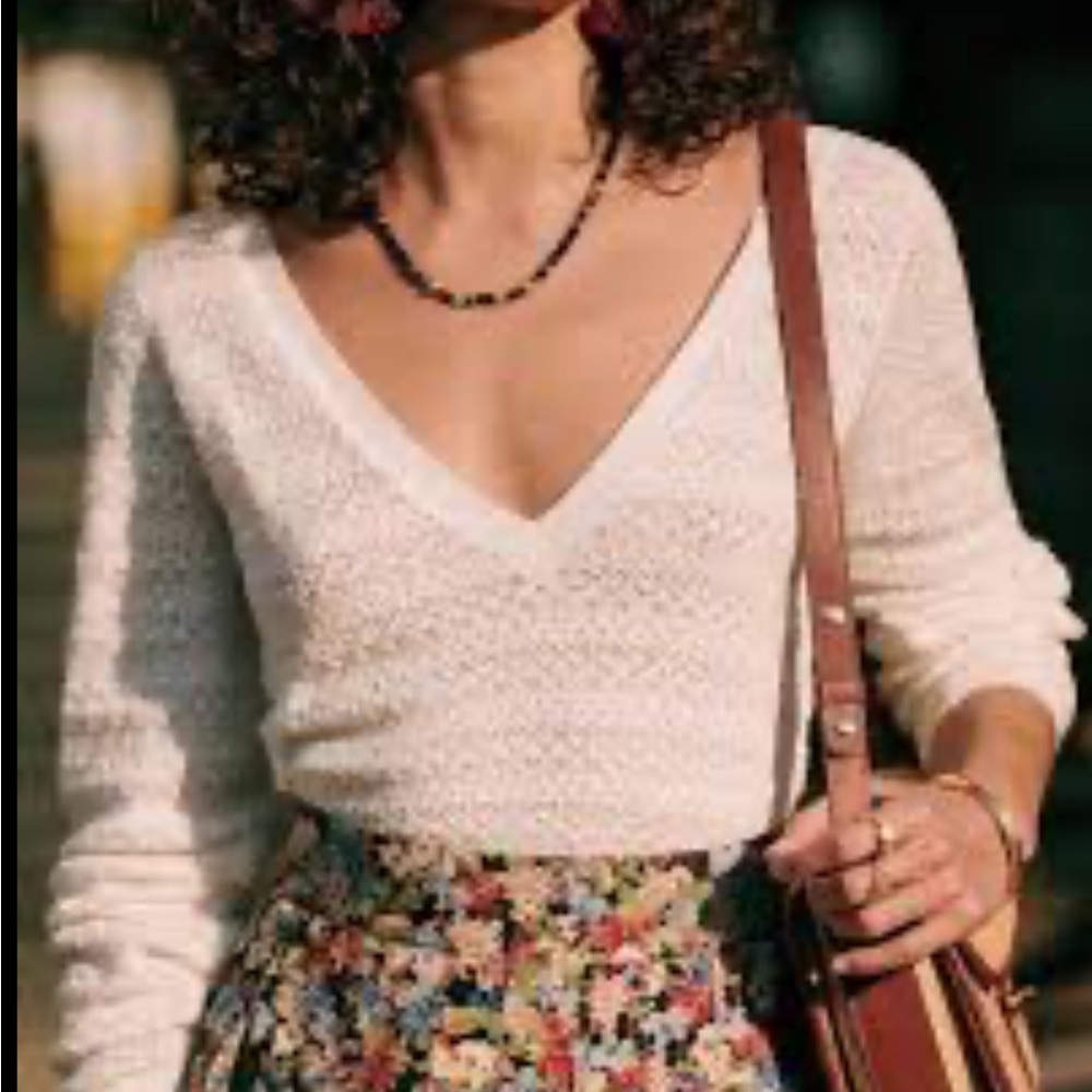 Sezane Gretha sweater. Cream knit deep V - neck ,lightweight, size M